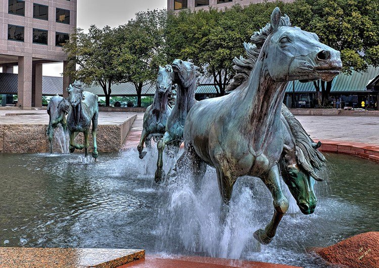 5.galloping horse statue