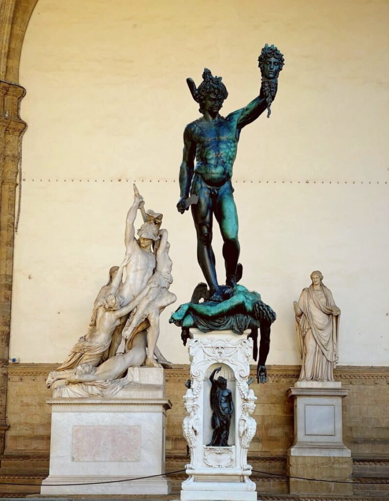 perseus with the head of medusa sculpture