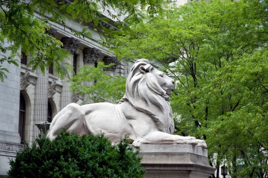 nypl lion sculpture
